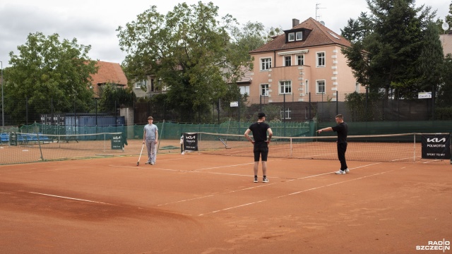 Fot. Wojciech Ochrymiuk [Radio Szczecin] Nawierzchnia przygotowana do tenisowego turnieju Invest in Szczecin Open [WIDEO, ZDJĘCIA]