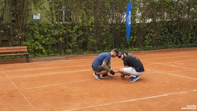 Fot. Wojciech Ochrymiuk [Radio Szczecin] Nawierzchnia przygotowana do tenisowego turnieju Invest in Szczecin Open [WIDEO, ZDJĘCIA]