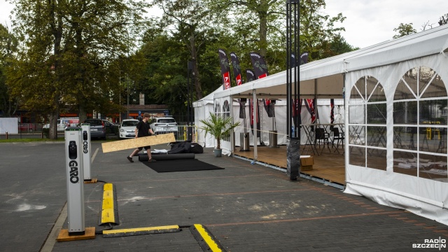 Fot. Wojciech Ochrymiuk [Radio Szczecin] Nawierzchnia przygotowana do tenisowego turnieju Invest in Szczecin Open [WIDEO, ZDJĘCIA]