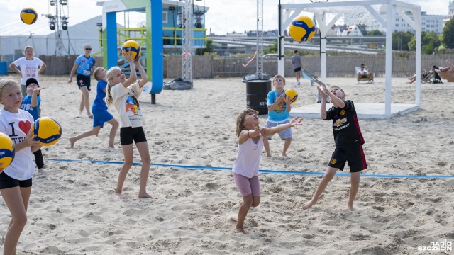 Fot. Kamila Kozioł [Radio Szczecin] Siatkarki Chemika trenowały z najmłodszymi [ZDJĘCIA]