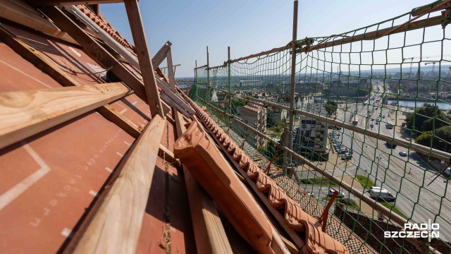 Fot. Robert Stachnik [Radio Szczecin] Witraże szczecińskiej katedry odzyskują swój blask [WIDEO, ZDJĘCIA]