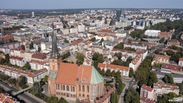 Fot. Maciej Papke [Radio Szczecin] Witraże szczecińskiej katedry odzyskują swój blask [WIDEO, ZDJĘCIA]