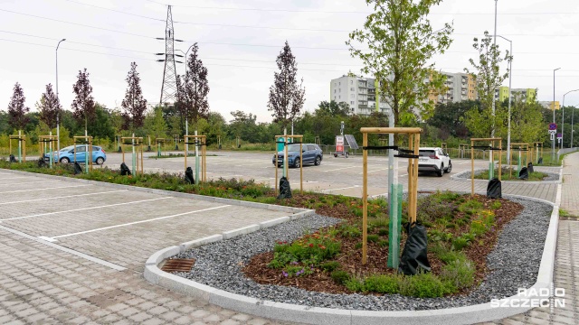 Fot. Robert Stachnik [Radio Szczecin] Więcej miejsc na parkingu przy pętli Turkusowa [WIDEO, ZDJĘCIA]