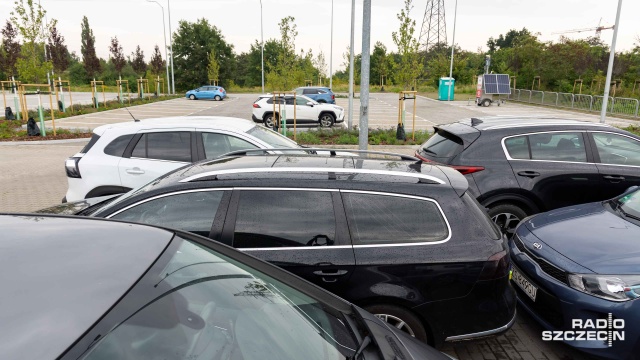 Fot. Robert Stachnik [Radio Szczecin] Więcej miejsc na parkingu przy pętli Turkusowa [WIDEO, ZDJĘCIA]