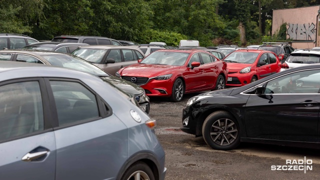 Fot. Robert Stachnik [Radio Szczecin] Parkingowy problem przy Unii Lubelskiej, na dodatkowe miejsca trzeba poczekać [ZDJĘCIA]