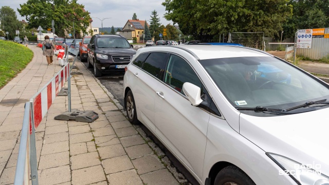 Fot. Robert Stachnik [Radio Szczecin] Parkingowy problem przy Unii Lubelskiej, na dodatkowe miejsca trzeba poczekać [ZDJĘCIA]