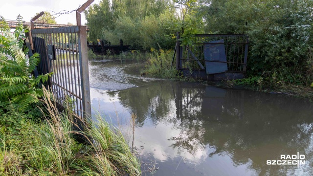Fot. Robert Stachnik [Radio Szczecin] Szczawiowa nieprzejezdna po opadach deszczu, tramwaje na Pomorzany wstrzymane po wypadku [ZDJĘCIA]