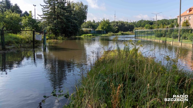 Fot. Robert Stachnik [Radio Szczecin] Szczawiowa nieprzejezdna po opadach deszczu, tramwaje na Pomorzany wstrzymane po wypadku [ZDJĘCIA]