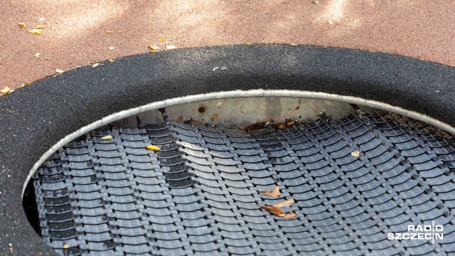 Fot. Robert Stachnik [Radio Szczecin] Nowy, ale... już uszkodzony plac zabaw w centrum Szczecina [WIDEO, ZDJĘCIA]