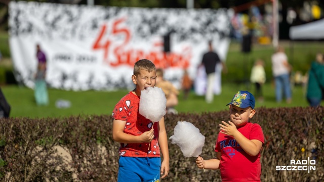 Fot. Robert Stachnik [Radio Szczecin] Festyn z okazji 45. rocznicy podpisania Porozumień Sierpniowych i powstania NSZZ „Solidarność” [ZDJĘCIA]