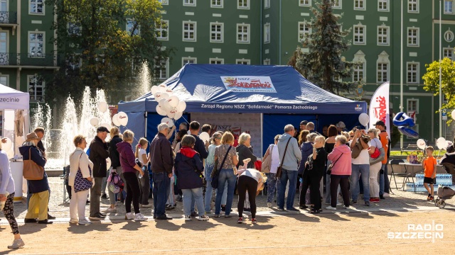 Fot. Robert Stachnik [Radio Szczecin] Festyn z okazji 45. rocznicy podpisania Porozumień Sierpniowych i powstania NSZZ „Solidarność” [ZDJĘCIA]