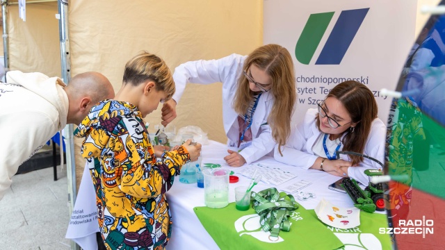 Fot. Robert Stachnik [Radio Szczecin] Warsztaty, pokazy, wirtualne wycieczki - piknik naukowy Morskiego Centrum Nauki [ZDJĘCIA]