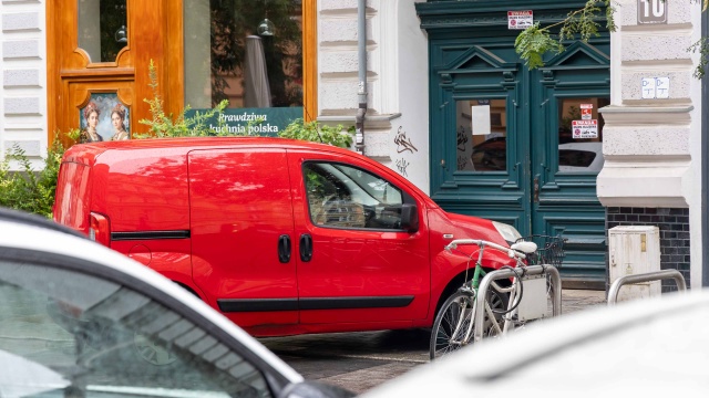 Fot. Robert Stachnik [Radio Szczecin] Zaparkowała na Jagiellońskiej, poszła do SPA, a ulica była zakorkowana przez godzinę [ZDJĘCIA]