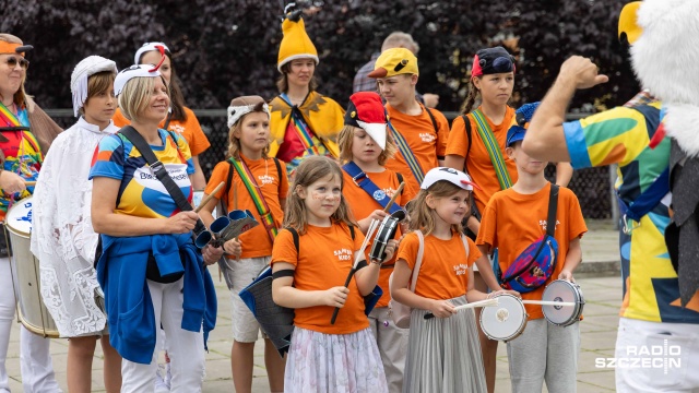 Fot. Robert Stachnik [Radio Szczecin] Korowód kolorowych ptaków przeszedł ulicami Szczecina [ZDJĘCIA]