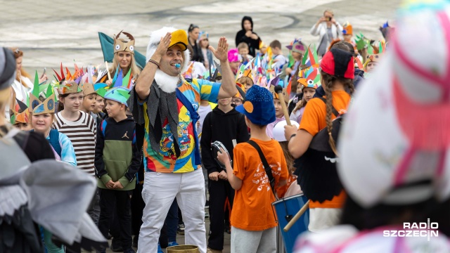 Fot. Robert Stachnik [Radio Szczecin] Korowód kolorowych ptaków przeszedł ulicami Szczecina [ZDJĘCIA]