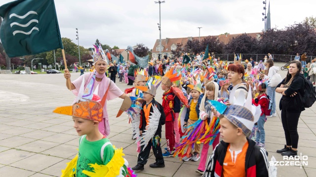 Fot. Robert Stachnik [Radio Szczecin] Korowód kolorowych ptaków przeszedł ulicami Szczecina [ZDJĘCIA]