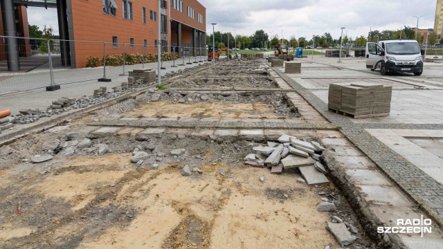 Fot. Robert Stachnik [Radio Szczecin] Pięknieje plac przed Netto Areną [ZDJĘCIA]
