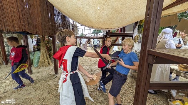 Fot. Maciej Papke [Radio Szczecin] Uczniowie przygotowali żywą lekcję historii [WIDEO, ZDJĘCIA]