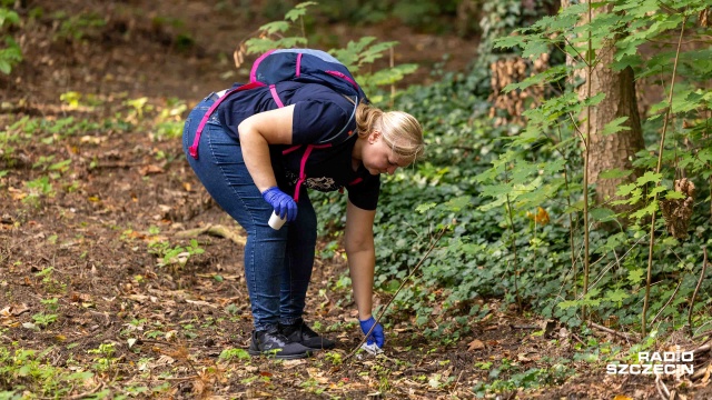 Fot. Robert Stachnik [Radio Szczecin] Zebrali worki pełne śmieci - szczecińscy licealiści wzięli udział w Akcji Sprzątania Świata [WIDEO, ZDJĘCIA]