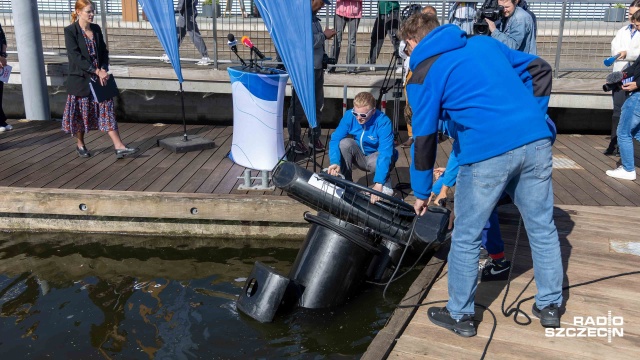Fot. Robert Stachnik [Radio Szczecin] Wodny odkurzacz będzie dbał o czystość w szczecińskiej marinie [WIDEO, ZDJĘCIA]