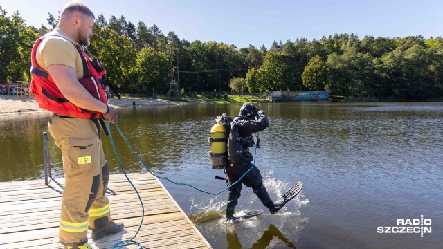 Fot. Robert Stachnik [Radio Szczecin] Przedszkolaki zarybiają jezioro Głębokie [WIDEO, ZDJĘCIA]