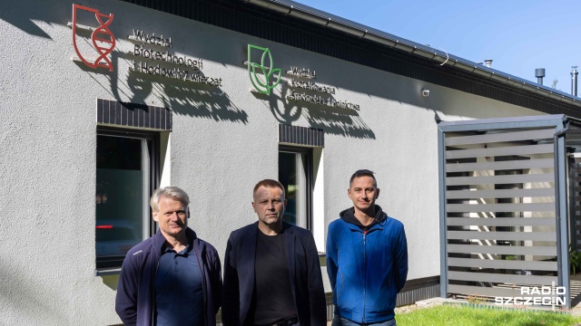 Dr hab inż Tomasz Stankiewicz, Dr inż Mateusz Bucław, Dr inż Jerzy Samburski. Fot. Robert Stachnik [Radio Szczecin] Zwierzętarnia ZUT zaprasza: owce, ptaki, pszczoły... I nie tylko [ZDJĘCIA]