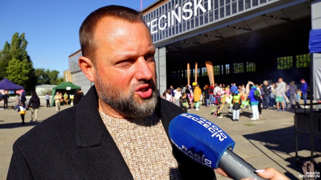 Fot. Wojciech Ochrymiuk [Radio Szczecin] Lekkie i wytrzymałe w akcji, czyli Święto Latawca w Dąbiu [WIDEO, ZDJĘCIA]