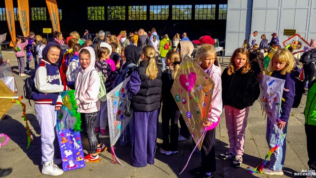 Fot. Wojciech Ochrymiuk [Radio Szczecin] Lekkie i wytrzymałe w akcji, czyli Święto Latawca w Dąbiu [WIDEO, ZDJĘCIA]