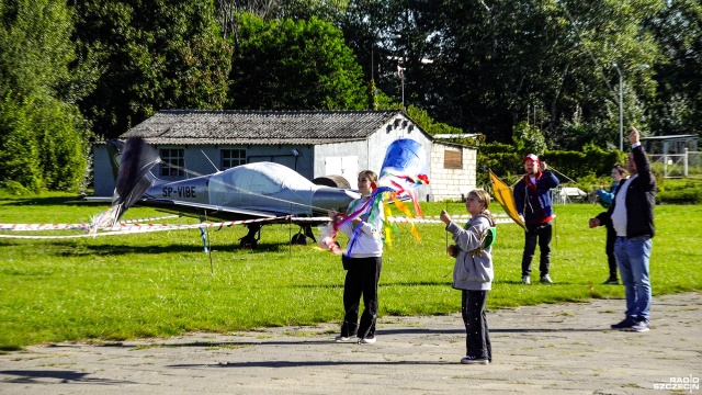 Fot. Wojciech Ochrymiuk [Radio Szczecin] Lekkie i wytrzymałe w akcji, czyli Święto Latawca w Dąbiu [WIDEO, ZDJĘCIA]