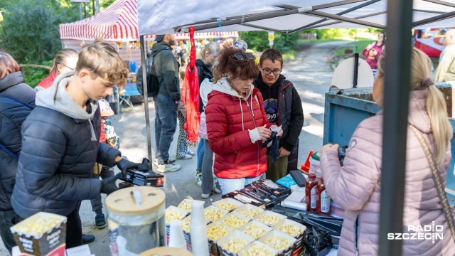 Fot. Robert Stachnik [Radio Szczecin] Piknik i sprzątanie Puszczy Bukowej. Nurkowie w Szmaragdowym [WIDEO, ZDJĘCIA]