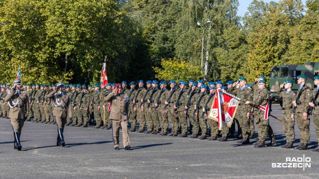 Fot. Robert Stachnik [Radio Szczecin] Zmiana dowodzenia w 12. Szczecińskiej Dywizji Zmechanizowanej [WIDEO, ZDJĘCIA]