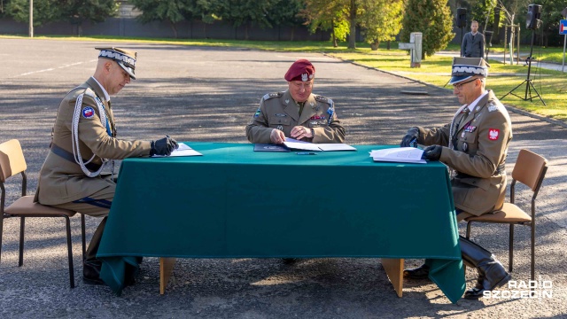 Fot. Robert Stachnik [Radio Szczecin] Zmiana dowodzenia w 12. Szczecińskiej Dywizji Zmechanizowanej [WIDEO, ZDJĘCIA]