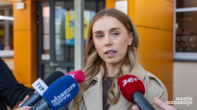 Fot. Robert Stachnik [Radio Szczecin] Tornister nie może być za ciężki. Sanepid zorganizował ważenie [WIDEO, ZDJĘCIA]