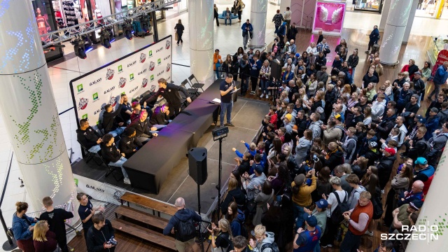 Fot. Robert Stachnik [Radio Szczecin] Wilki Morskie spotkały się z Watahą [ZDJĘCIA]