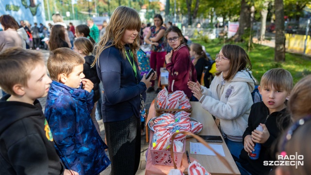 Fot. Robert Stachnik [Radio Szczecin] Po dwóch latach starań na fasadzie SP46 odsłonięto dwa ekologiczne murale [WIDEO, ZDJĘCIA]