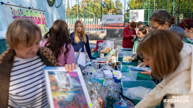 Fot. Robert Stachnik [Radio Szczecin] Po dwóch latach starań na fasadzie SP46 odsłonięto dwa ekologiczne murale [WIDEO, ZDJĘCIA]