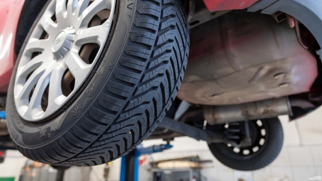 Fot. Robert Stachnik [Radio Szczecin] Optymalny czas na wymianę opon na zimowe [WIDEO, ZDJĘCIA]