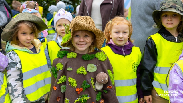 Fot. Robert Stachnik [Radio Szczecin] Przedszkolaki ruszyły szukać grzybów i uczyć się je rozróżniać [WIDEO, ZDJĘCIA]