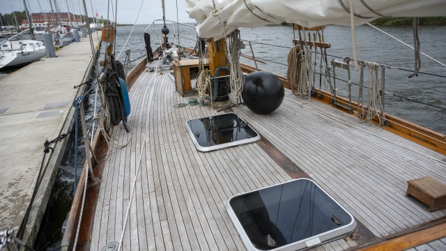 Fot. Kamila Kozioł [Radio Szczecin] Fundacja Klasyczne Jachty z Trzebieży. Odnawianie "Kapera" [WIDEO, ZDJĘCIA]