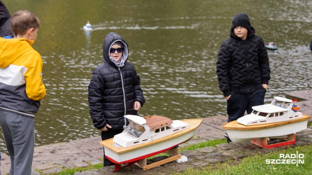 Fot. Robert Stachnik [Radio Szczecin] Miniatury opanowały wody jeziora Rusałka [WIDEO, ZDJĘCIA]