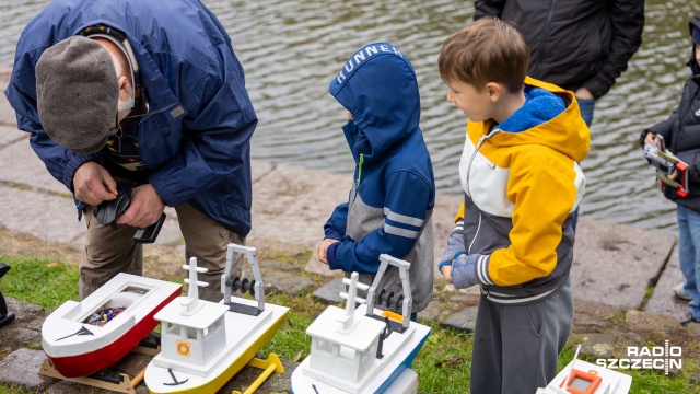 Fot. Robert Stachnik [Radio Szczecin] Miniatury opanowały wody jeziora Rusałka [WIDEO, ZDJĘCIA]