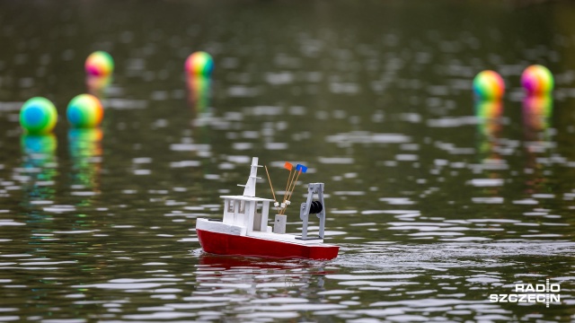 Fot. Robert Stachnik [Radio Szczecin] Miniatury opanowały wody jeziora Rusałka [WIDEO, ZDJĘCIA]
