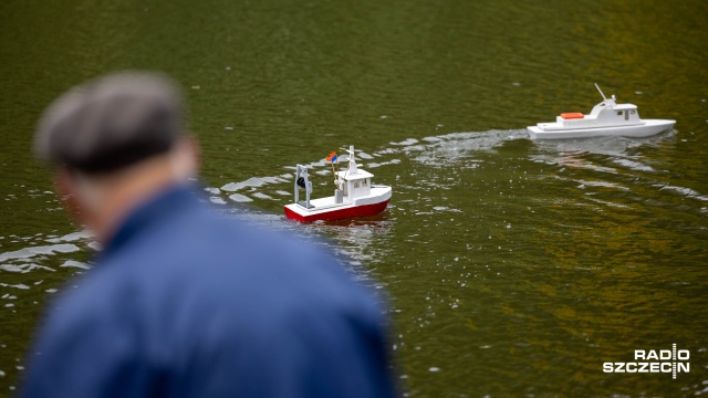 Fot. Robert Stachnik [Radio Szczecin] Miniatury opanowały wody jeziora Rusałka [WIDEO, ZDJĘCIA]