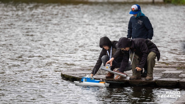 Fot. Robert Stachnik [Radio Szczecin] Miniatury opanowały wody jeziora Rusałka [WIDEO, ZDJĘCIA]