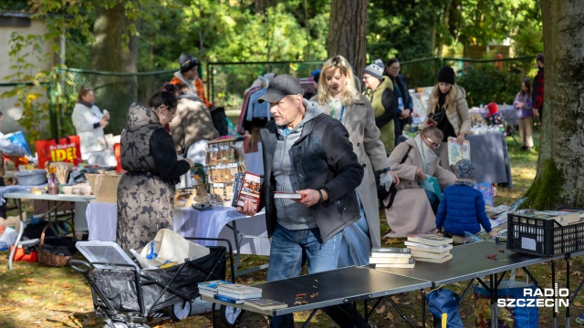 Fot. Robert Stachnik [Radio Szczecin] Pchli Targ na os. Głębokim [WIDEO, ZDJĘCIA]