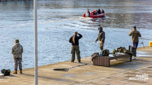 Fot. Robert Stachnik [Radio Szczecin] Sandacz żeruje, bulwary jak wielki pomost wędkarski [ZDJĘCIA]