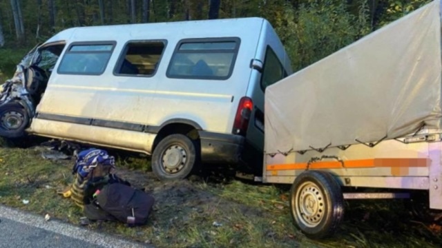 Fot. PSP Sławno Zderzenie osobówki z busem