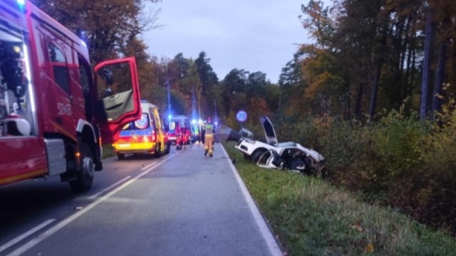 Fot. PSP Sławno Zderzenie osobówki z busem