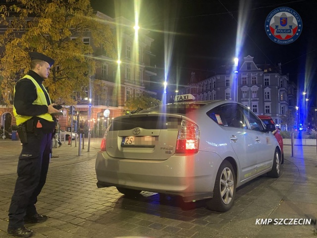 Fot. KMP w Szczecinie Nocne kontrole taksówek w regionie [ZDJĘCIA]
