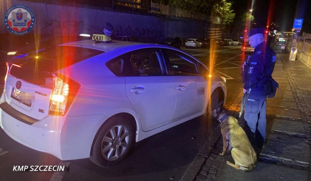 Fot. KMP w Szczecinie Nocne kontrole taksówek w regionie [ZDJĘCIA]